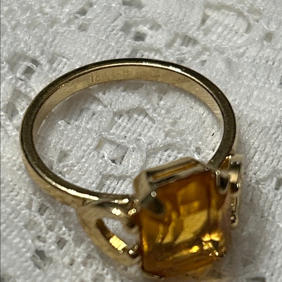 Gorgeous Gold Gemstone Ring - Picture 4 of 9